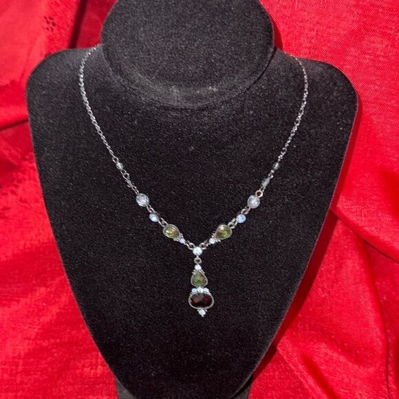 1928 Elegant Crystal Pendant adjustable Necklace - Picture 4 of 6